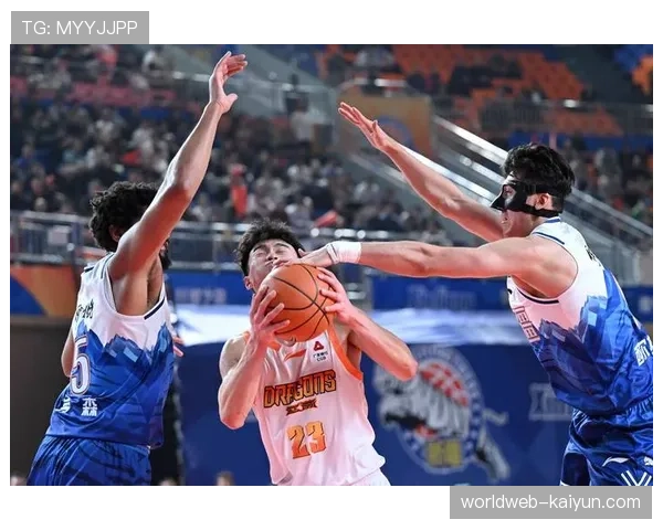 新疆伊力特阿不都沙拉木策应能力 但全队转移球速度慢